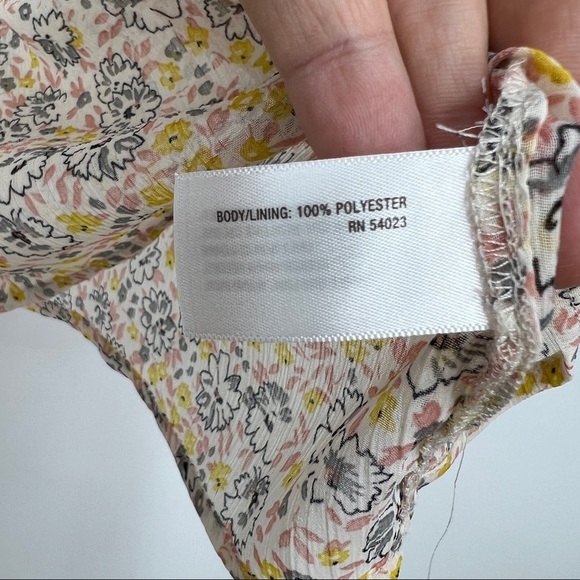 Old Navy Floral Sheer Lightweight Quarter Sleeves Ruffle Button V-Neckline Top - Picture 11 of 11